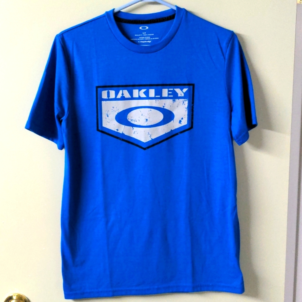 Oakley T-Shirt Blue With Distressed Graphic